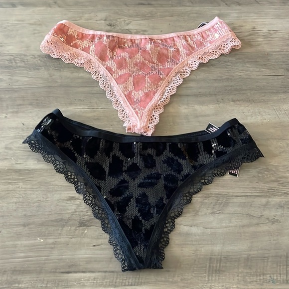 Victoria’s Secret Very Sexy Thong Lot of 2- M - Picture 1 of 3